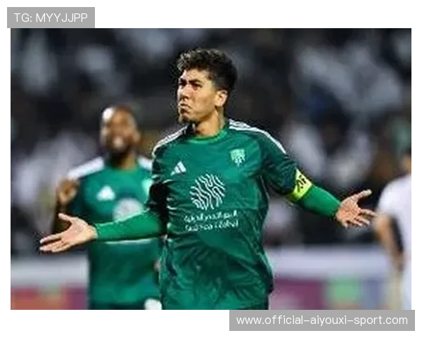 武汉三镇菲尔米诺护住球权,转身摆脱后再分边 武汉三镇菲尔米诺护住球权,转身摆脱后再分边