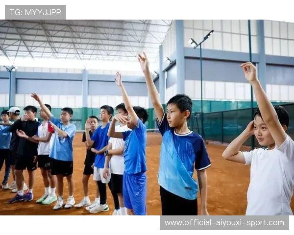 世界网球青少年公开训练：跨国教练团队授课，网球青年选手世界排名